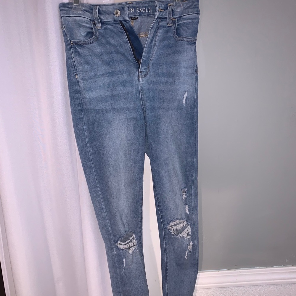 American Eagle Curvy Light wash Ripped Jeans